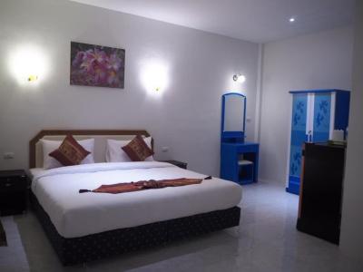 At Night Airport Resort - 16