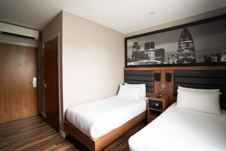 London Court - 38