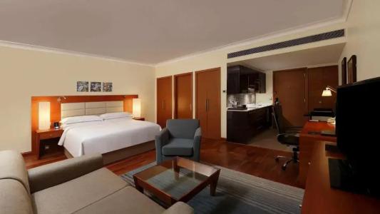 Hilton Bangalore Embassy GolfLinks - 3