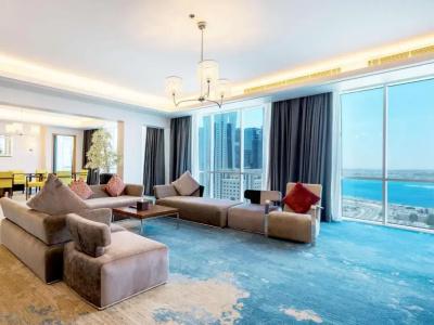 Hilton - 57