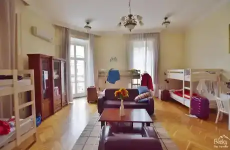 Friends Hostel & - 43