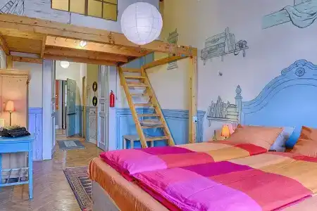Lavender Circus Hostel, Doubles & Ensuites - 4