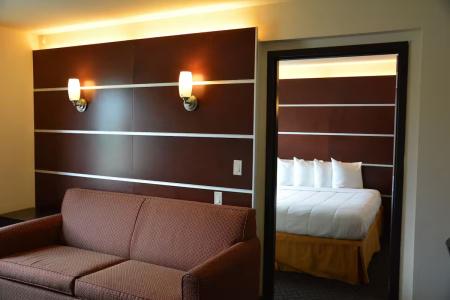 Days Inn & Suites by Wyndham - 25