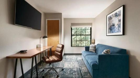 Four Points by Sheraton Arena - 37