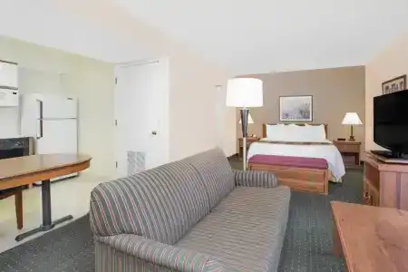 Hawthorn Suites - 49