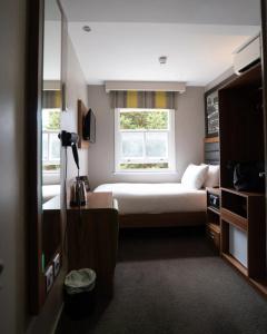 London Court - 63