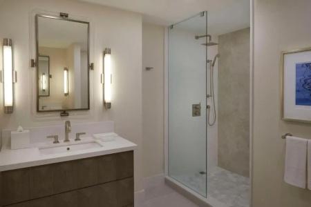 Hilton - 37
