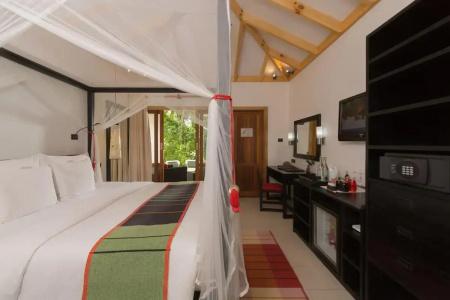 Vilamendhoo Island Resort & Spa - 6