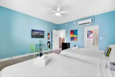 New Yorker Miami - 33