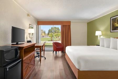 Baymont by Wyndham - Intl Speedway - 26