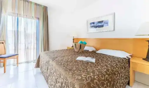 Hollywood Mirage - Excels & Resorts - 2