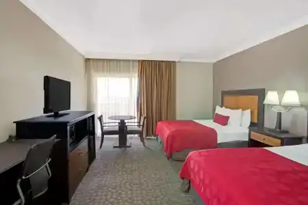 Ramada by Wyndham Los Angeles/Downtown West - 56