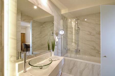 Athens Avenue - 30