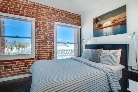 Venice Breeze Suites - 56