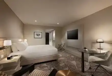 Hilton - 35