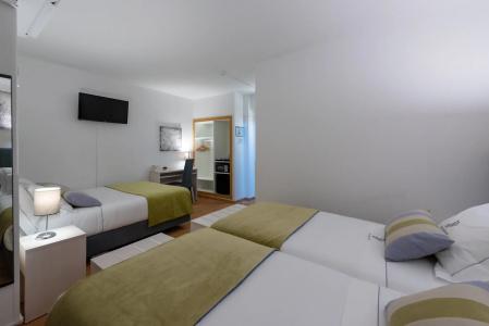 Dinya Lisbon & Lounge Bar - 4