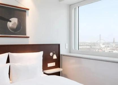Ruby Luna Dusseldorf - 56