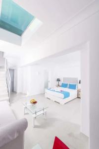 Blue Waves Suites & - 75