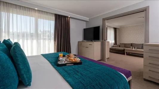Juliana Cannes - 57
