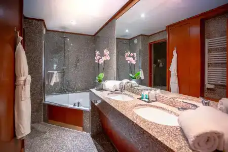 Goldstar  & Suites - 46
