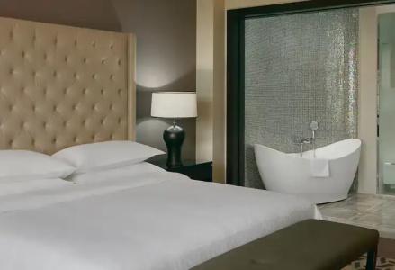 Hilton - 64
