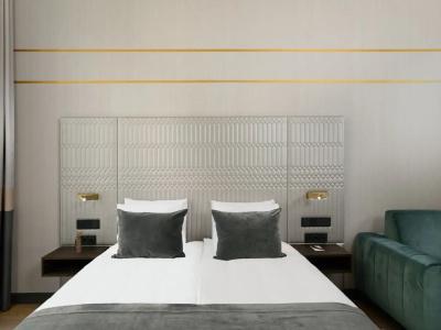 Emerald Downtown Suites - 49