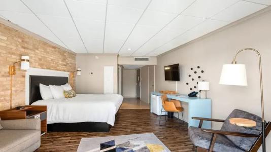 Riverwalk Plaza - 117