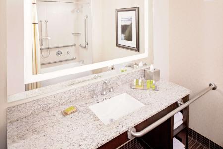 DoubleTree by Hilton Boston Bayside - 23