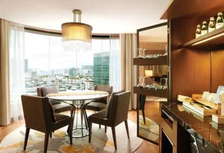 Hilton - 56