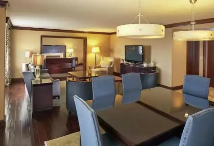 Hilton North Hills - 45