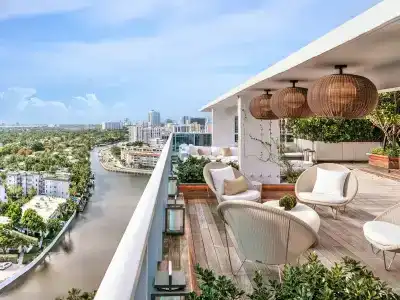 w South Beach - 102