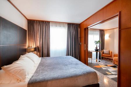 Goldstar  & Suites - 43