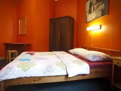 Cinnamon Sally Backpackers - 6