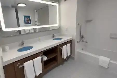 Howard Johnson by Wyndham Anaheim & Water Playground - 118