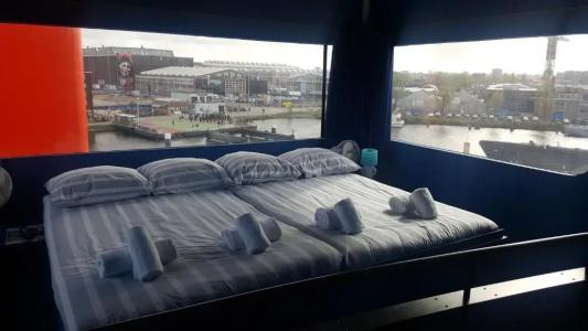 Botel - 58