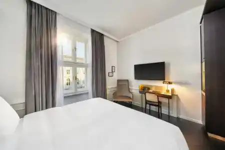 Das Jedermann Boutiquemit Stadtgarten - 16