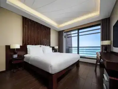 Pullman Oceanview Sanya Bay Resort & Spa - 10