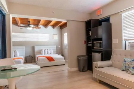 Hollywood Beach Suites and - 8