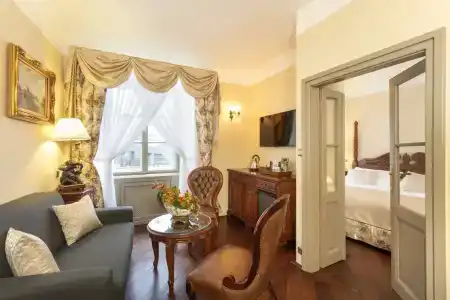 Iron Gate & Suites - 40