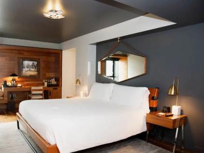 Sixty Beverly Hills - 50