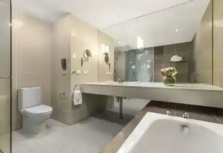 Hilton - 39