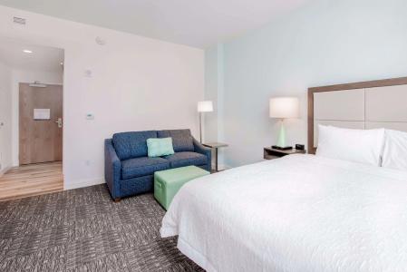 Hampton Inn & Suites Beach-Beachfront - 33
