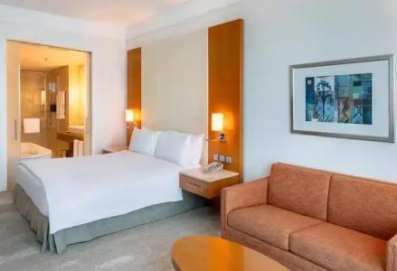 Hilton - 18