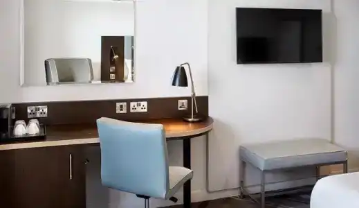 Premier Inn Tottenham Hale - 36