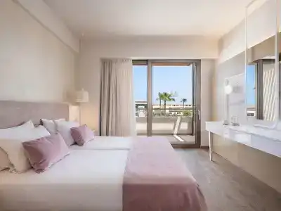 Avra Imperial - 104