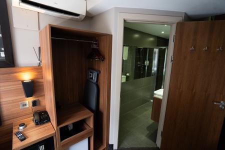 London Court - 65