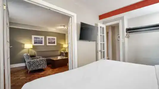 Town Inn Suites - 56