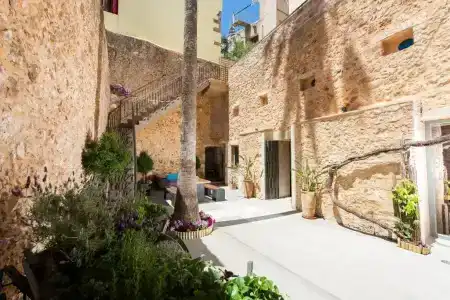 Domus Renier Boutique - Historics Worldwide - 78