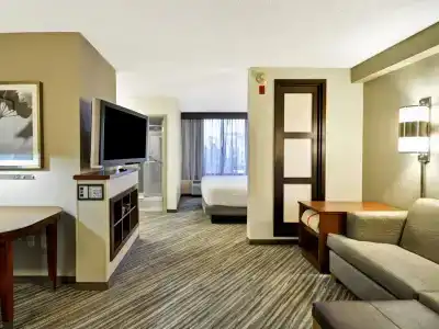 Hyatt Place Uptown - 36