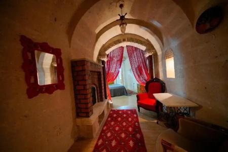 Holiday Cave - 122